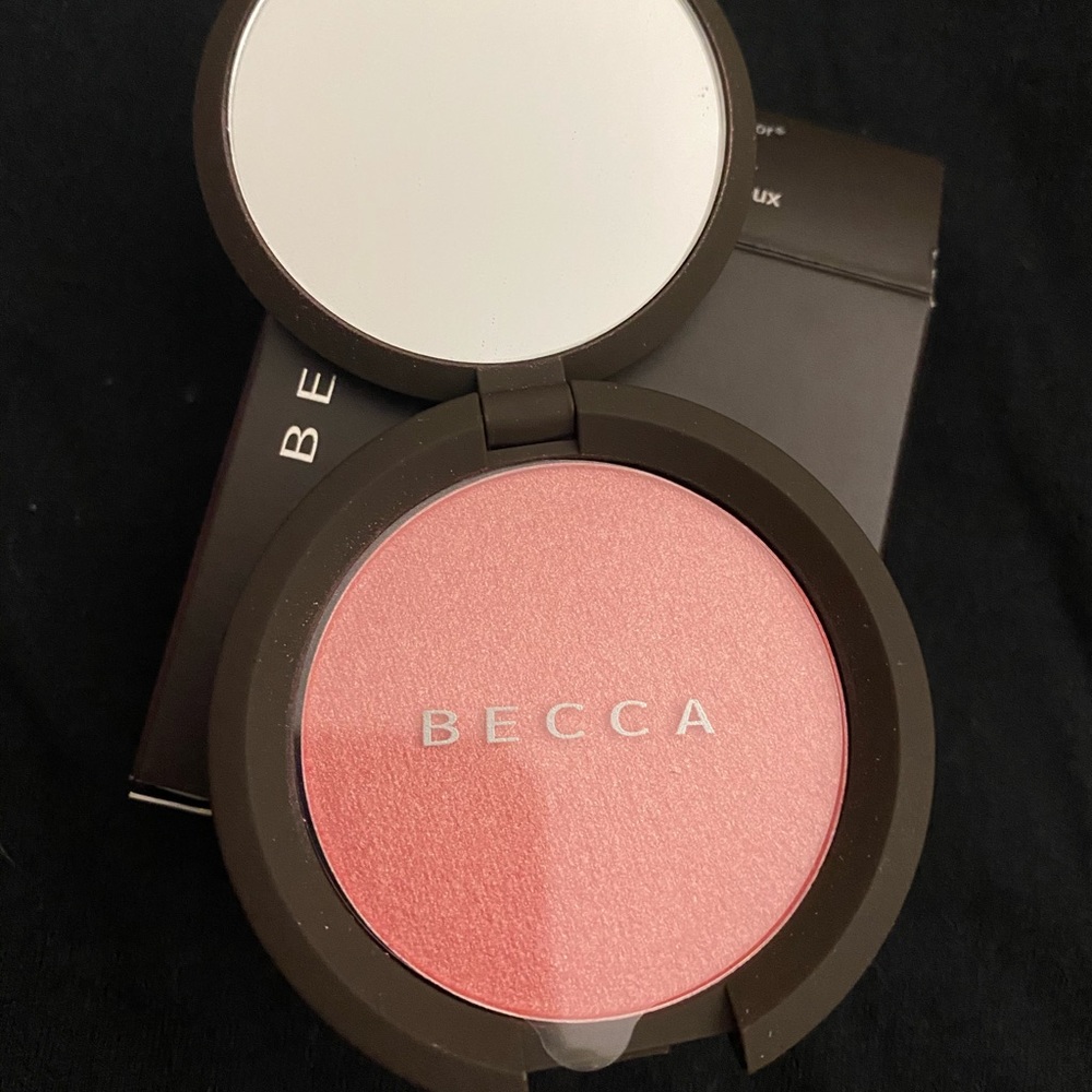 BNIB Shimmering Skin Perfector Luminous Blush